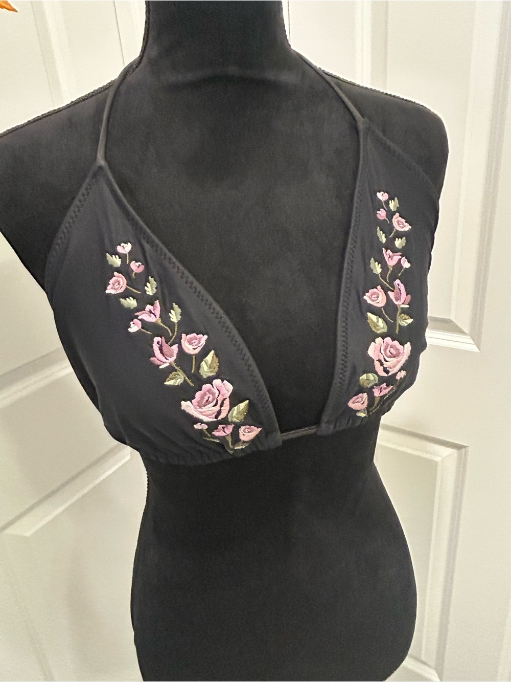 Mossimo Supply Co. Women’s Black Halter Bikini Top with Pink Rose Embroidery. XL